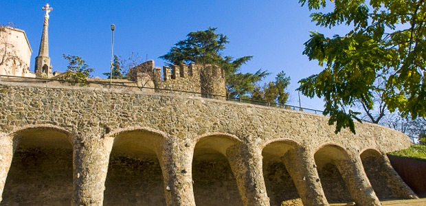 Arcos fuera de la Torre Bellesguard